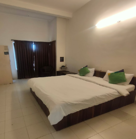 1 x Executive A/C Room